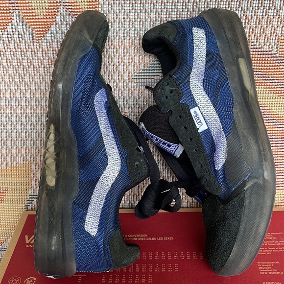 Vans WMNS Evdnt Ultimatewaf
(Deuce) Black/True Blue
VN0ASDY78B2
Sneakers - Picture 13 of 16
